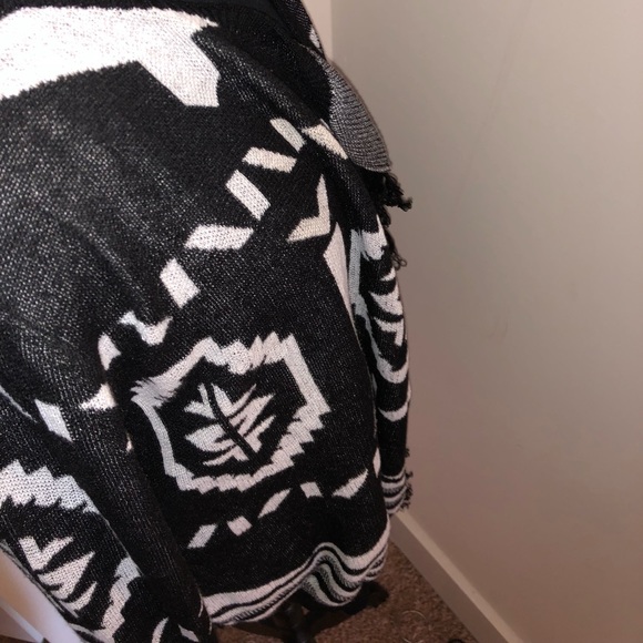 Aztec Pattern Sweater/Cardigan - Picture 3 of 3